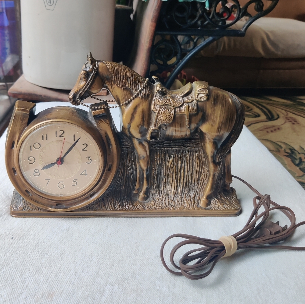 Vintage Horse Electric Clock Western Ranch Lucky Horseshoe Works Mastercrafters
